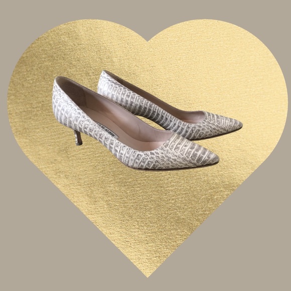 Manolo Blahnik Python Pointed Toe Pump - Picture 15 of 16